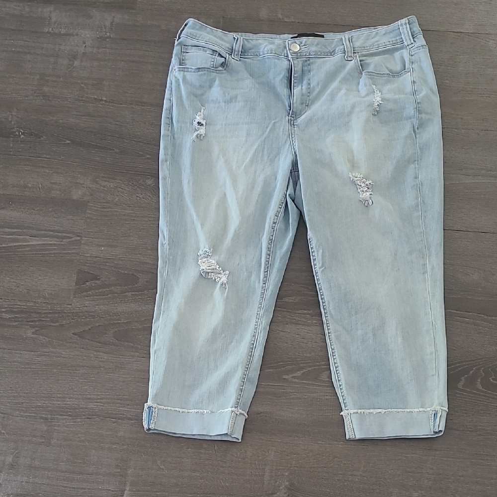 Venezia By Lane Bryant Light Blue Cropped Jeans